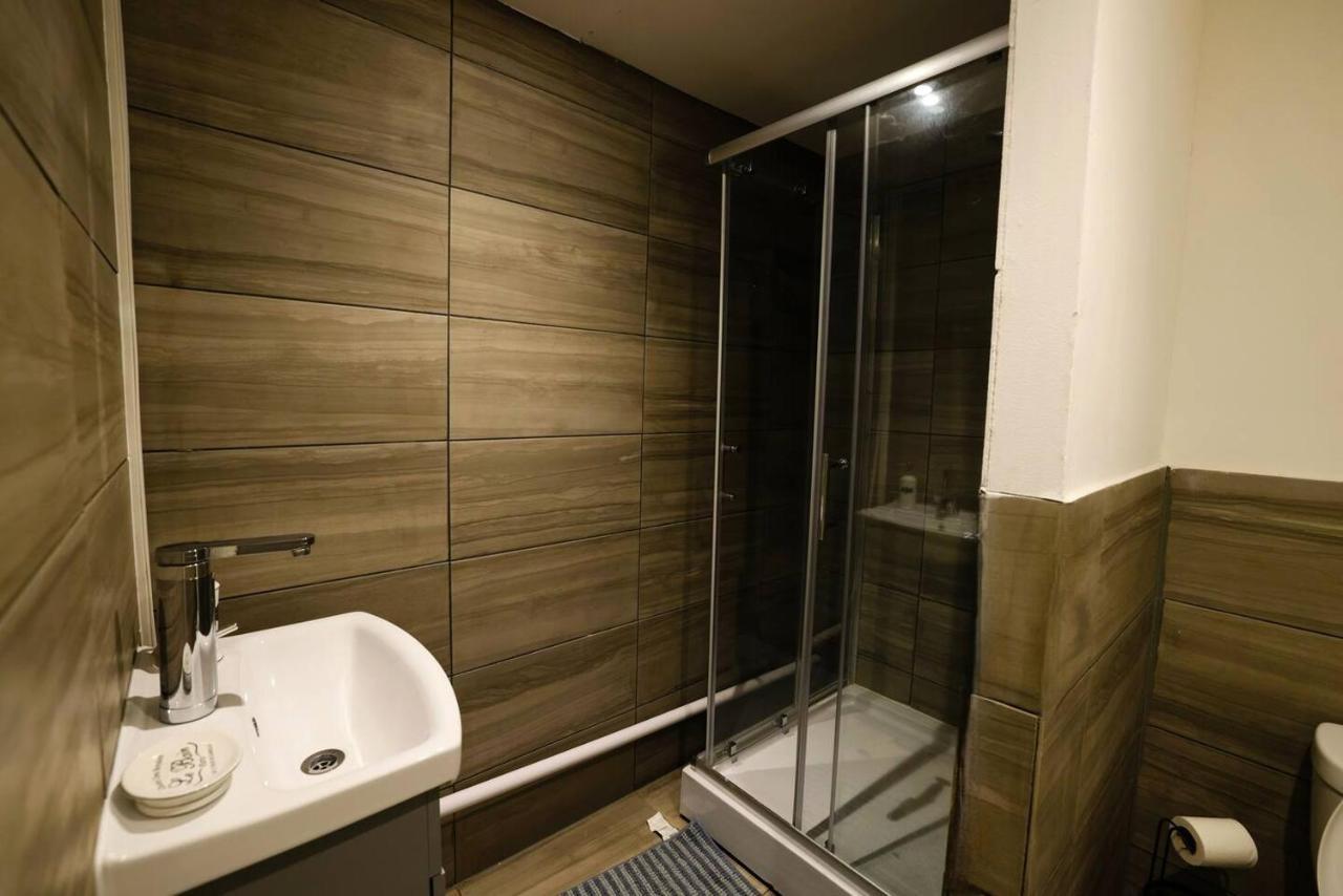 3 Bedroomflat-Free Parking-Wifi-Parking-8People Londyn Zewnętrze zdjęcie
